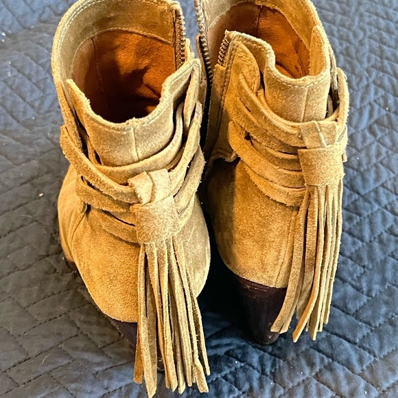 Frye wedge ankle boots. LNC! - Picture 4 of 6